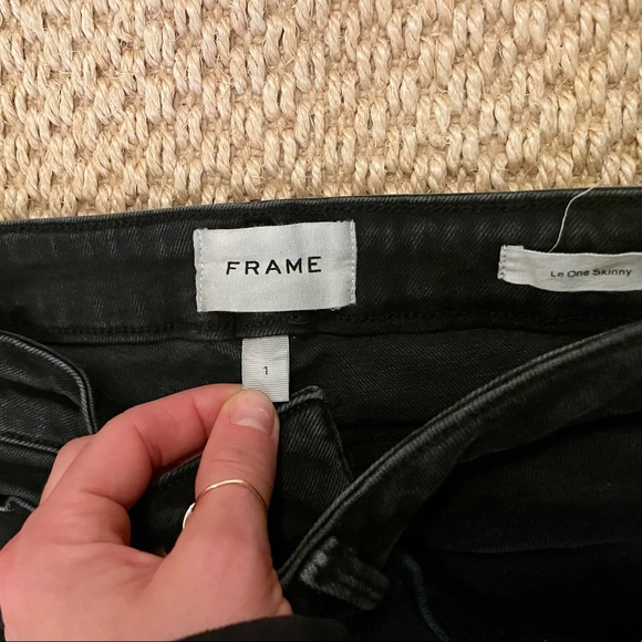 Frame Le One Black Skinny Jeans Size 1 - Picture 2 of 2
